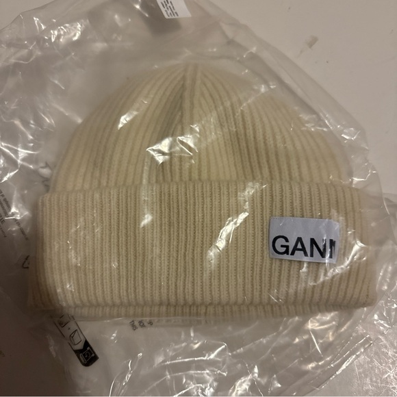 Ganni Fitted Wool Rib Knit Beanie In Egret NWT - Picture 2 of 9